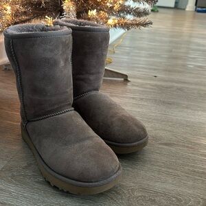 Short Ugg boots
